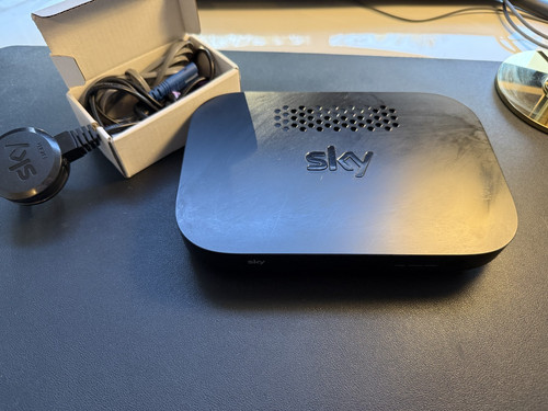 Sky hub router er110 box - q,